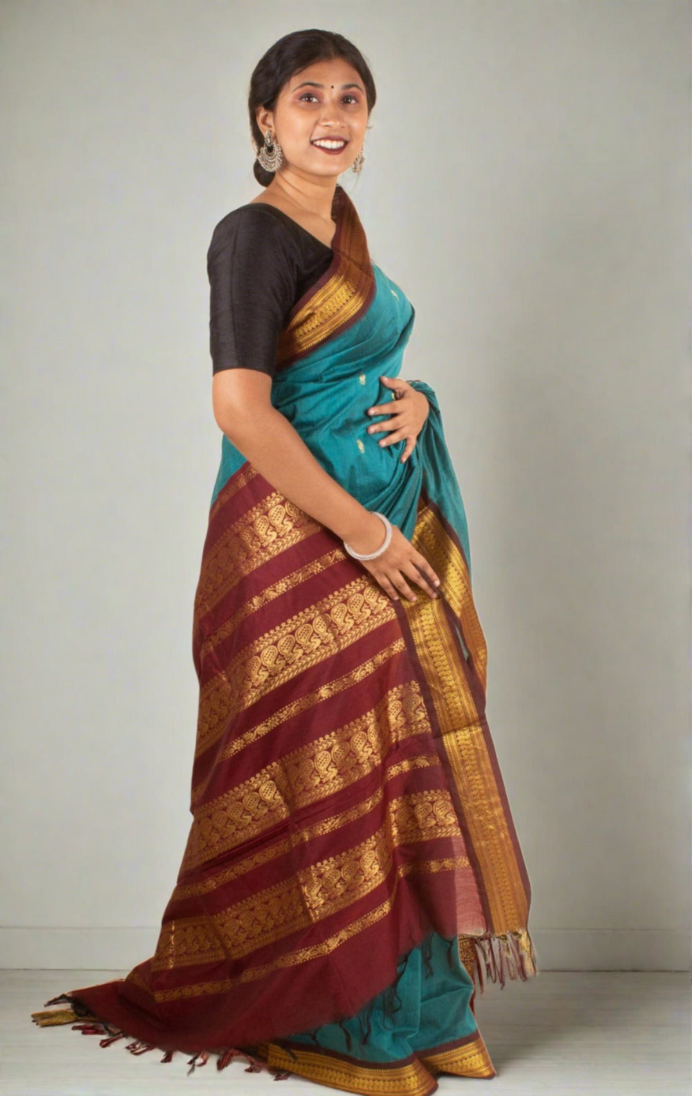 Sonakshi Kalyan saree