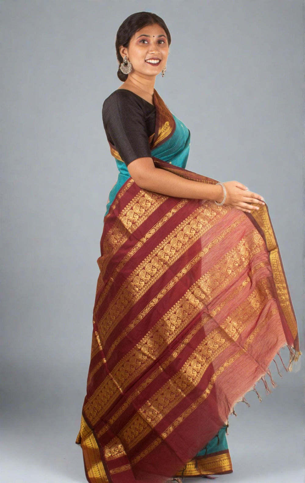 Sonakshi Kalyan saree