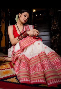 Lalita laal paadh saada saree inRed and White